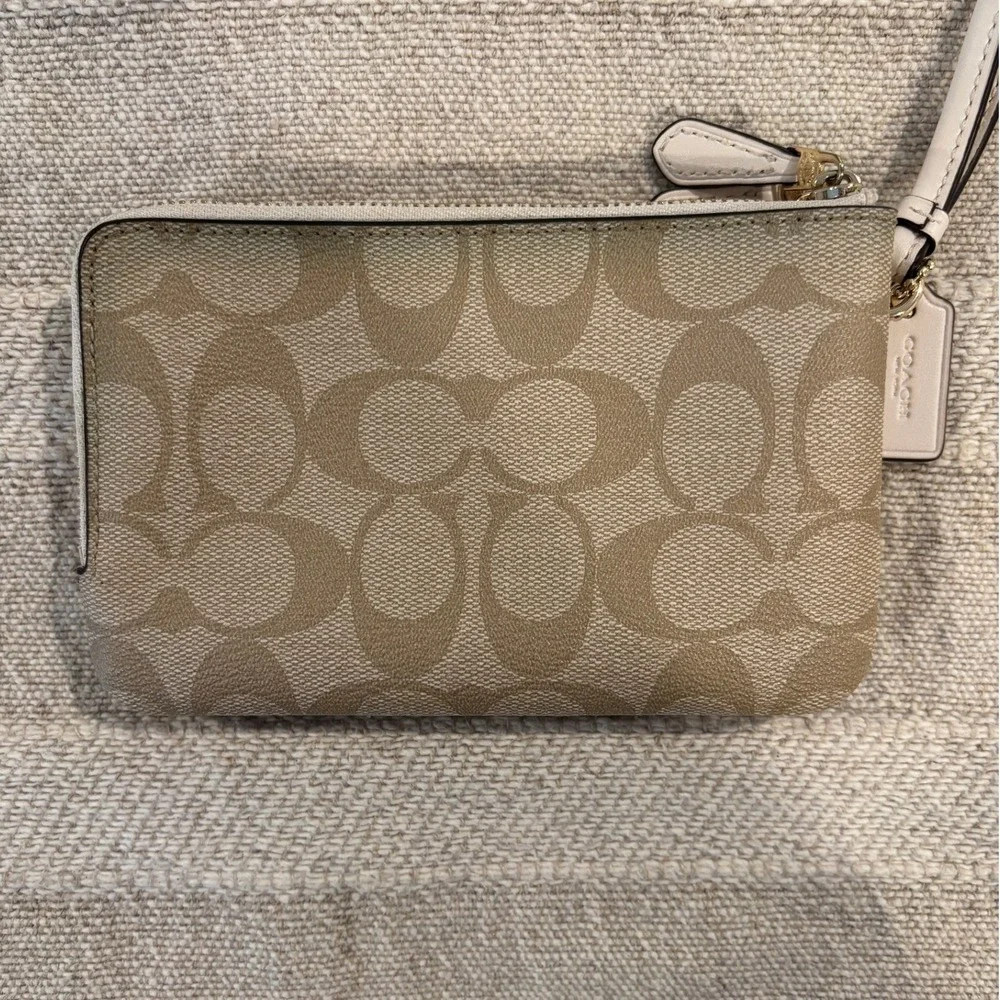 Coach Signature Canvas Double Corner Zip Wristlet Khaki / Chalk White